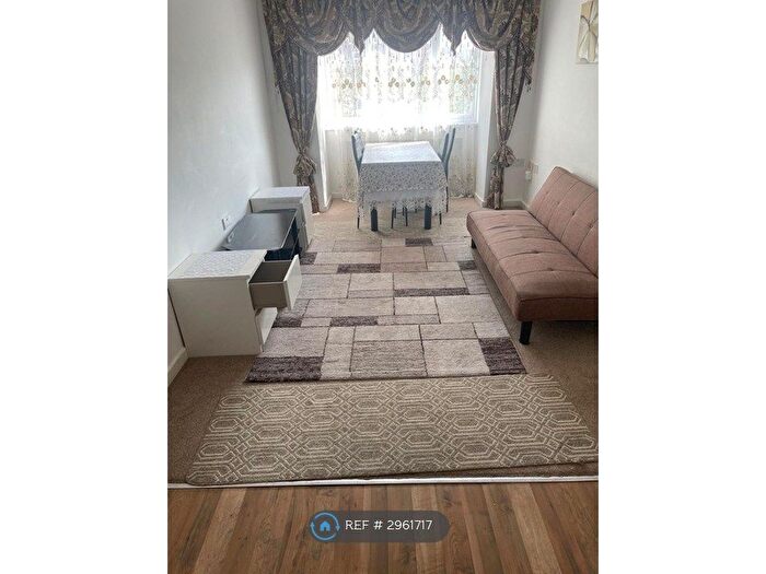 2 Bedroom Flat To Rent In Mill St, Newport, NP20