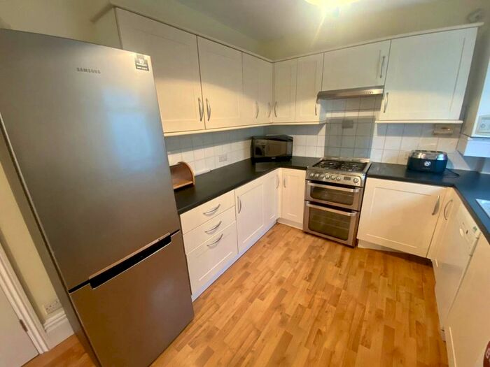 3 Bedroom Property To Rent In Bryn House, Malvern Terrace, Brynmill, Swansea, SA2