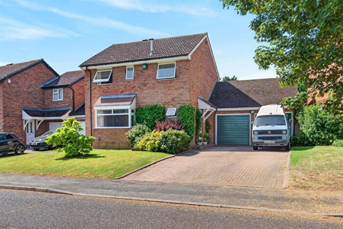 4 Bedroom Detached House For Sale In Shakespeare Close, Newport Pagnell, MK16