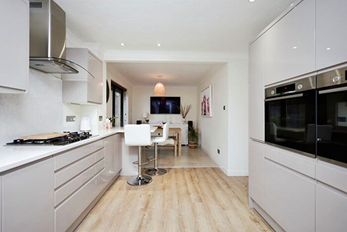 4 Bedroom Detached House For Sale In Bay Tree Close, Heathfield, TN21