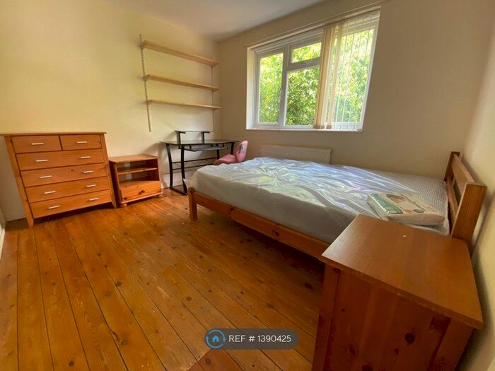 4 Bedroom Semi-Detached House To Rent In Ramsey Close, Canterbury, CT2