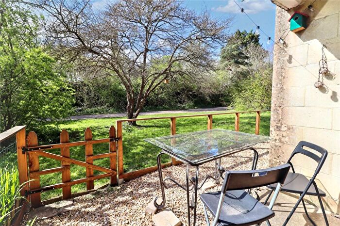 2 Bedroom Apartment For Sale In Melcombe Court, Melcombe Road, Bath, BA2