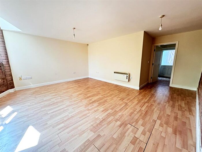1 Bedroom Apartment For Sale In Fearnley Mill Drive, Huddersfield, HD5