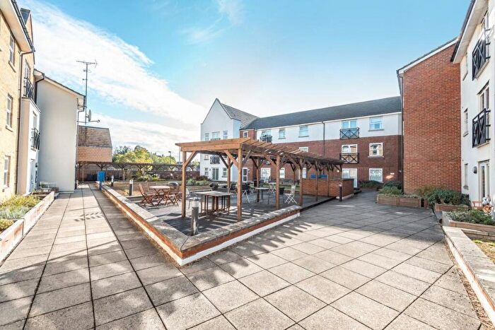 1 Bedroom Flat To Rent In Walsworth Road, Hitchin, SG4