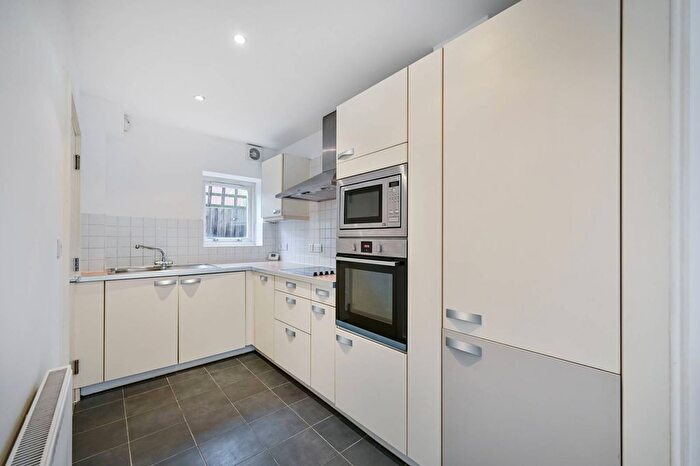 3 Bedroom Mews To Rent In Marylebone Gardens, East Sheen, Richmond, TW9