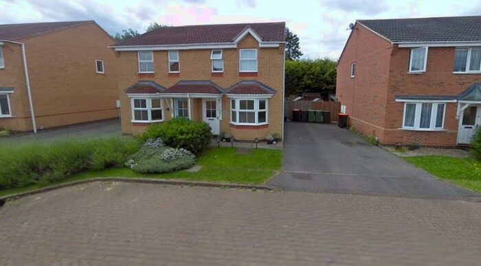 2 Bedroom Semi-Detached House To Rent In Longcroft Drive, Beds, MK45