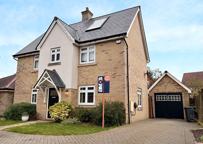 3 Bedroom Detached House For Sale In Beehive Lane, Hawkwell, Hockley, Essex, SS5