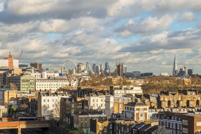 3 Bedroom Flat To Rent In Buckingham Palace Road, London, SW1W