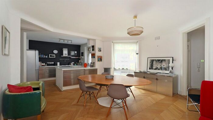 3 Bedroom Flat To Rent In Kensington Park Gardens, Notting Hill, W11