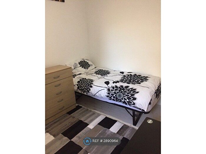 Studio To Rent In Eade Road, London, N4