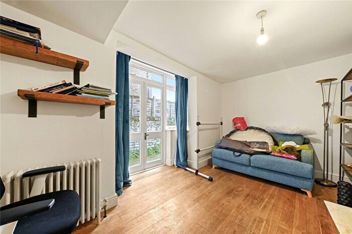 1 Bedroom Flat To Rent In York Way, Islington, N7