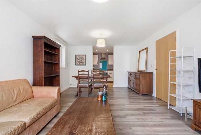 3 Bedroom Flat To Rent In Seven Sisters Road, N4