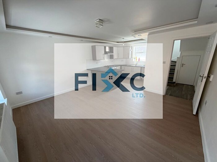 2 Bedroom Maisonette To Rent In Silver Street, Woodston, Peterborough, Cambridgeshire, PE2