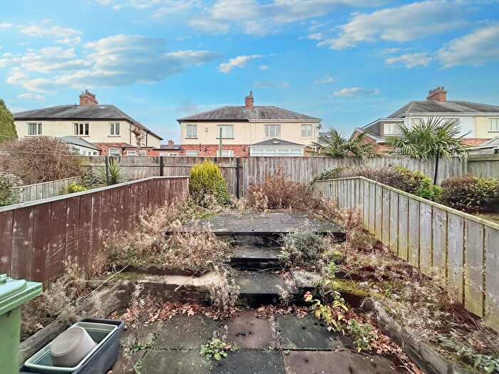 2 Bedroom Flat For Sale In Earlswood Park, Gateshead, Tyne And Wear, NE9