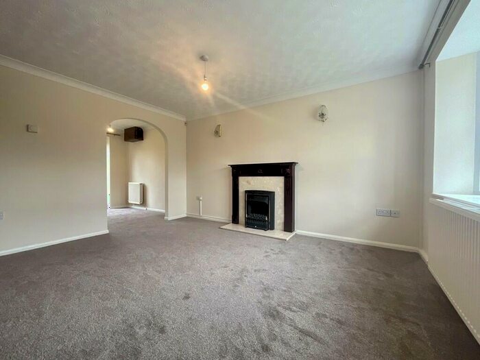 2 Bedroom Semi-Detached House To Rent In South Croydon, CR2