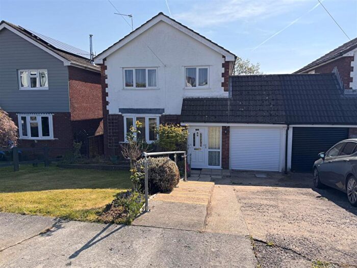 3 Bedroom Detached House For Sale In Penygarn Road, Ammanford, SA18
