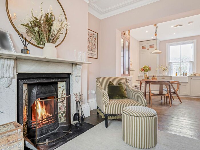 4 Bedroom Town House For Sale In Station Road West, Cantebrury, CT2