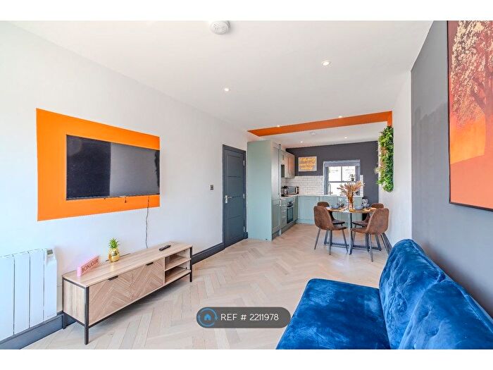 3 Bedroom Flat To Rent In Western Road, Brighton, BN1