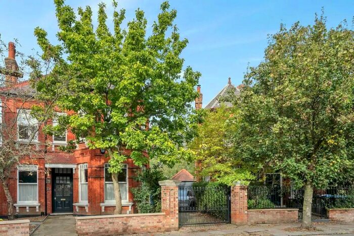 Apartment To Rent In Keyes Road, London, NW2