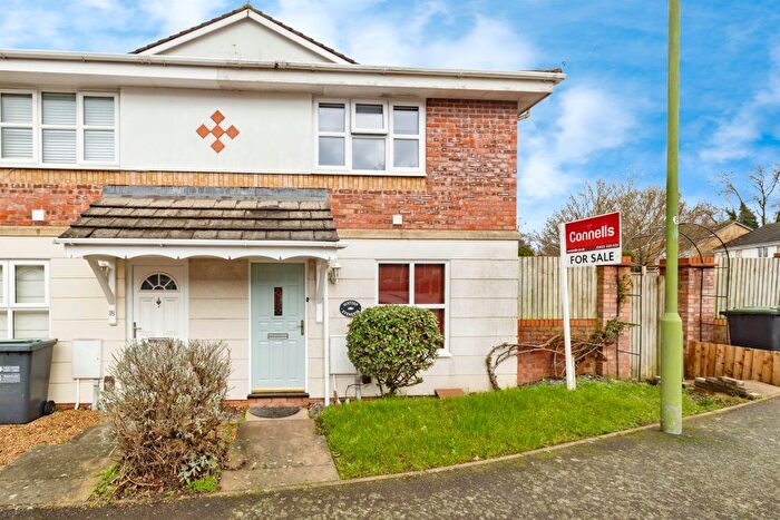 1 Bedroom Semi Detached House For Sale In Evensyde, Watford, WD18