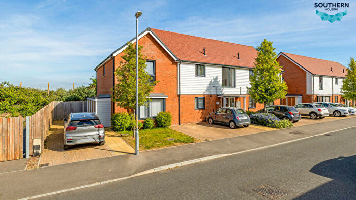 2 Bedroom Flat For Sale In Nova Avenue, Faversham, ME13