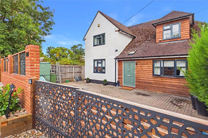 4 Bedroom Detached House For Sale In Broomhill, Bath Road, Beenham, Reading, RG7