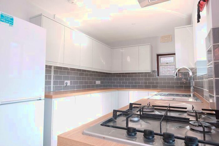 4 Bedroom Semi-Detached House To Rent In Hillside, Brighton, BN2