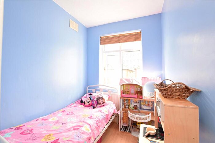 2 Bedroom Apartment To Rent In Tenby Close, Romford, RM6