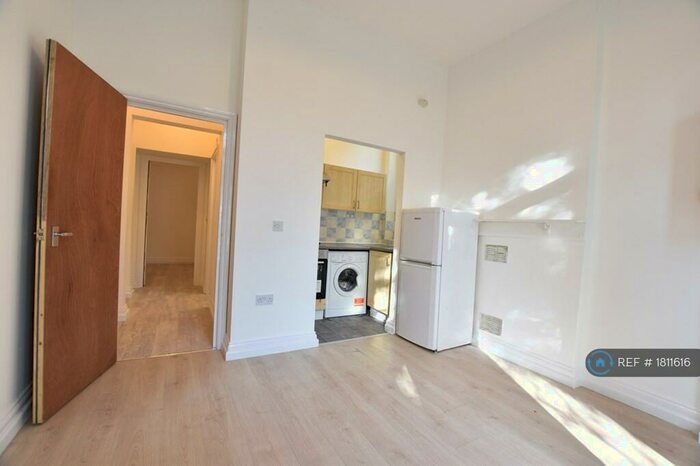 1 Bedroom Flat To Rent In Hart Hill Drive, Luton, LU2