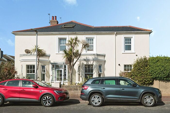 3 Bedroom End Of Terrace House For Sale In Barden Road, Eastbourne, BN22