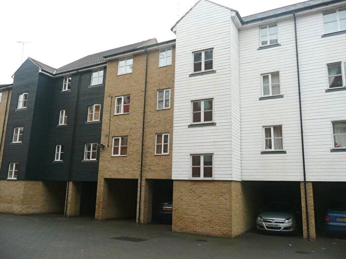 2 Bedroom Flat For Sale In West Street, Gravesend, Kent, DA11