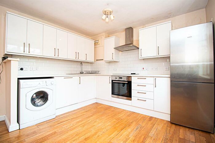 2 Bedroom Apartment To Rent In Cremer Street, Shoreditch, E2