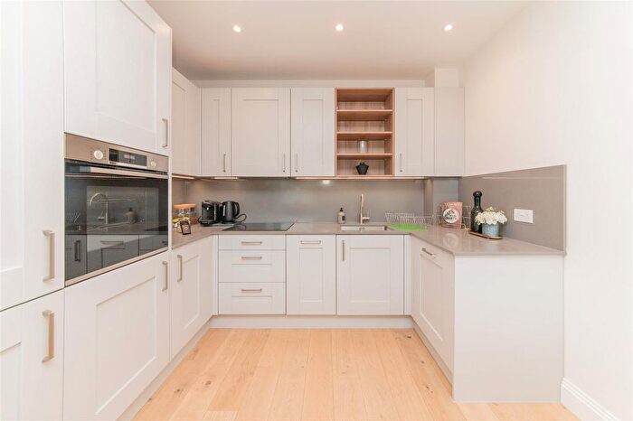 1 Bedroom Flat To Rent In Inglis Way, London, NW7