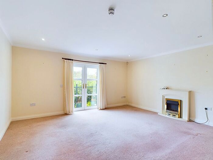 2 Bedroom Flat For Sale In Hafan Tywi, The Parade, Carmarthen, SA31