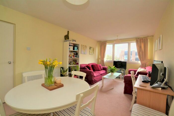 1 Bedroom Flat To Rent In Milton Court, Wellesley Road, Twickenham, TW2