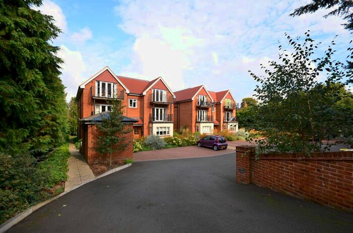 2 Bedroom Flat To Rent In Epsom Road, Boxgrove, Guildford, GU1