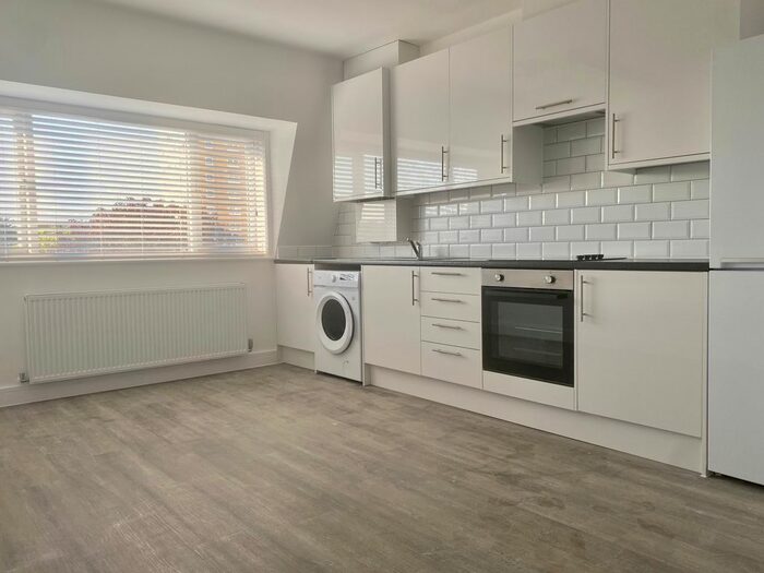 1 Bedroom Flat To Rent In Nightingale Road, Wood Green, N22