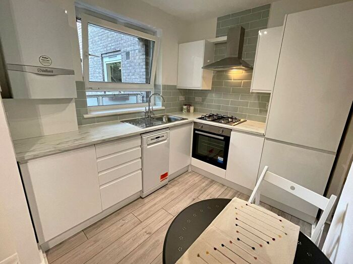 2 Bedroom Flat To Rent In Eversholt Street, London, NW1
