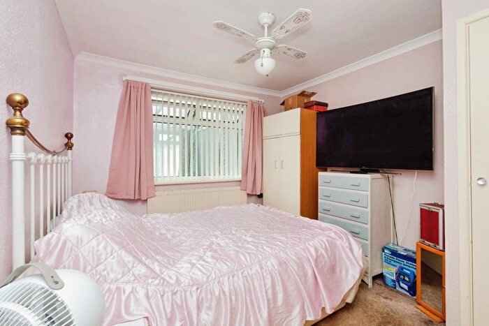 2 Bedroom Detached Bungalow For Sale In Oakleaf Drive, Polegate, BN26