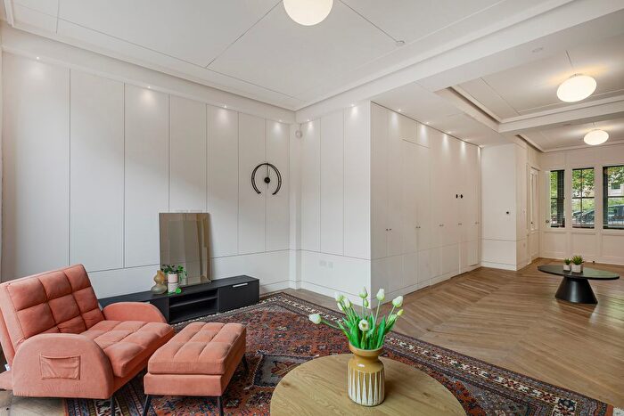 5 Bedroom Flat To Rent In London, NW1