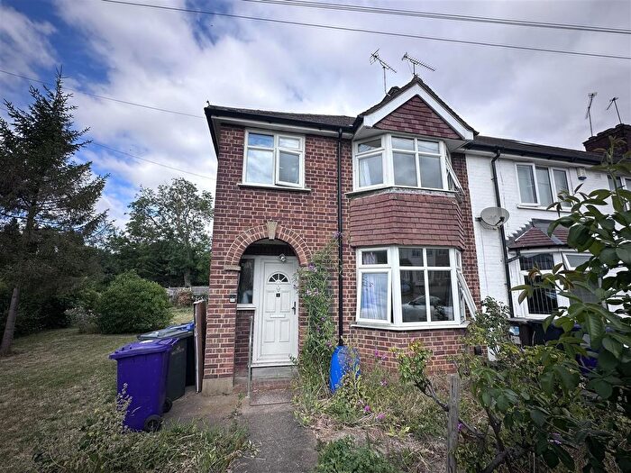 3 Bedroom Property To Rent In Hillfield Avenue, Hitchin, Herts, SG4