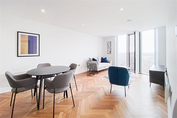 2 Bedroom Apartment To Rent In East Tower, Owen Street, M15