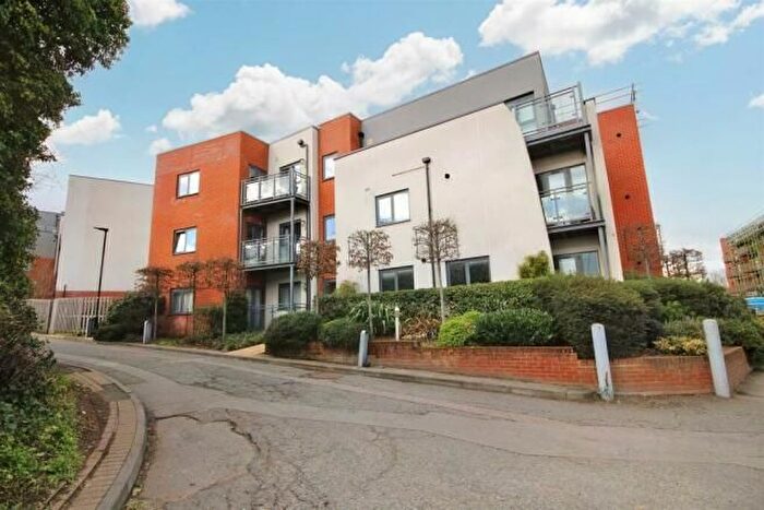2 Bedroom Flat To Rent In King Edwards Court, Walnut Tree Close, Guildford, GU1