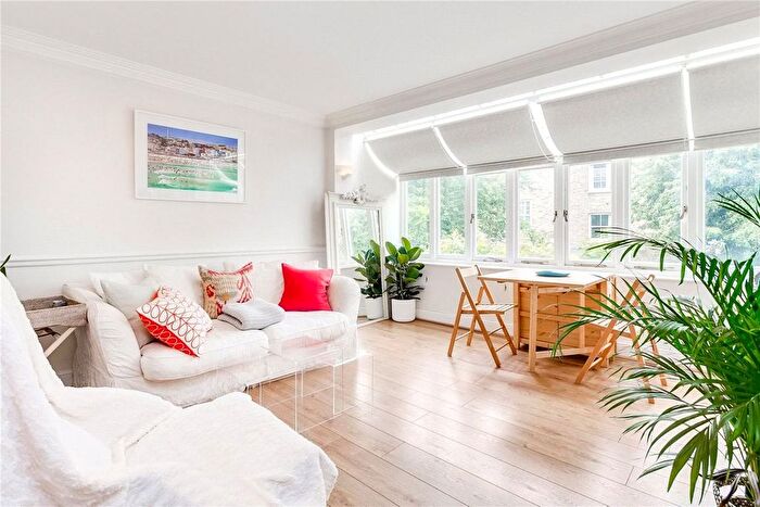 2 Bedroom Flat For Sale In Wandsworth Bridge Road, London, SW6