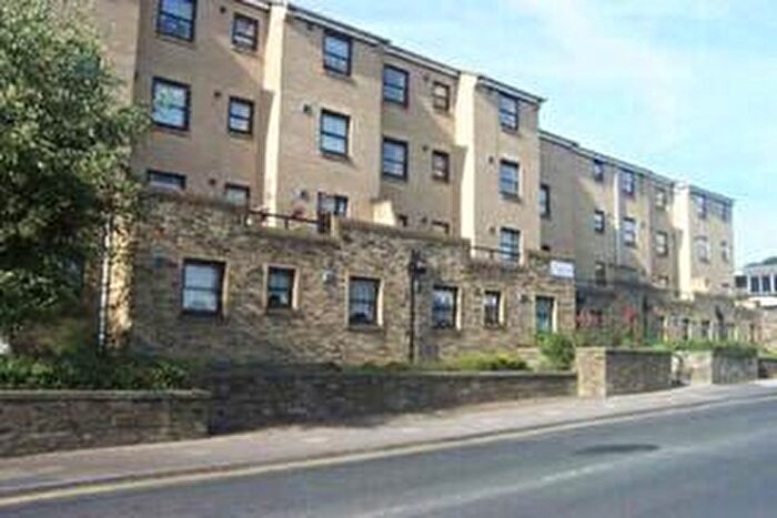 Studio To Rent In St Peters Court, Hough Lane, Leeds, West Yorkshire, LS13