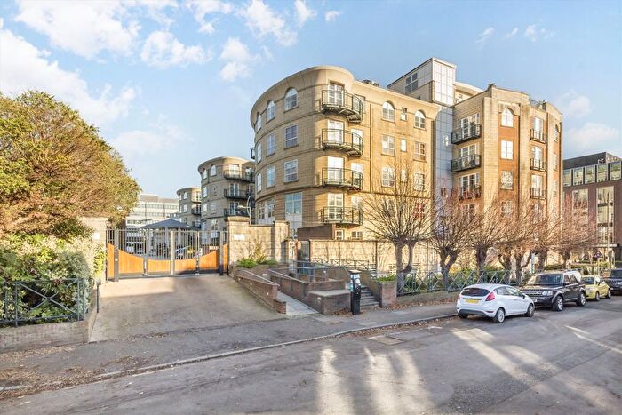 2 Bedroom Flat To Rent In Worple Road, London, SW19