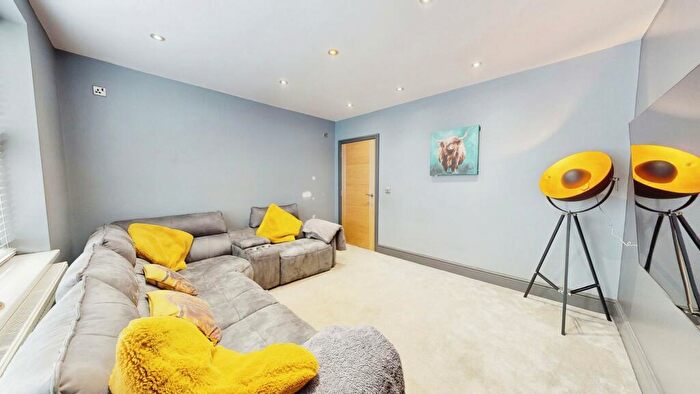 4 Bedroom Semi-Detached House To Rent In Llwynderw Rd, Whitchurch, Cardiff, CF14