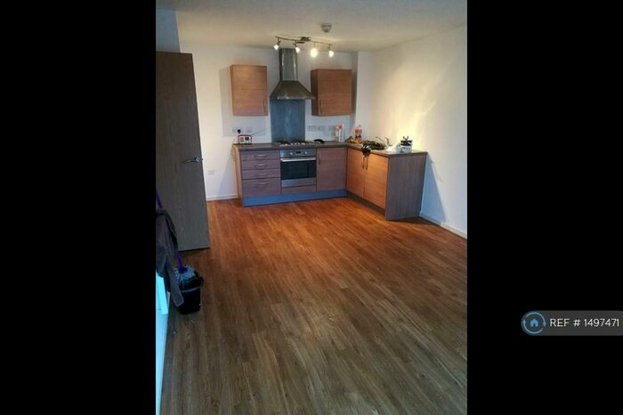 2 Bedroom Flat To Rent In The Quadrant, Salford, M7