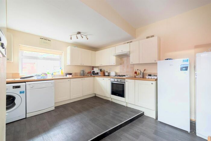 4 Bedroom Terraced House To Rent In Chillingham Road, Heaton, Newcastle Upon Tyne, NE6