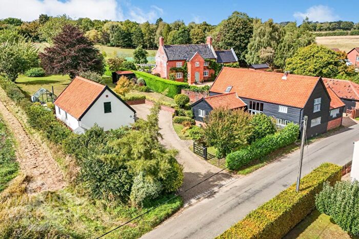 4 Bedroom Barn Conversion For Sale In Bungay Road, Thwaite, Bungay, NR35